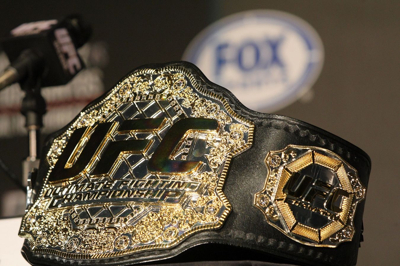 Бадаев: в погоне за количеством турниров и глобализацией UFC теряет в качестве