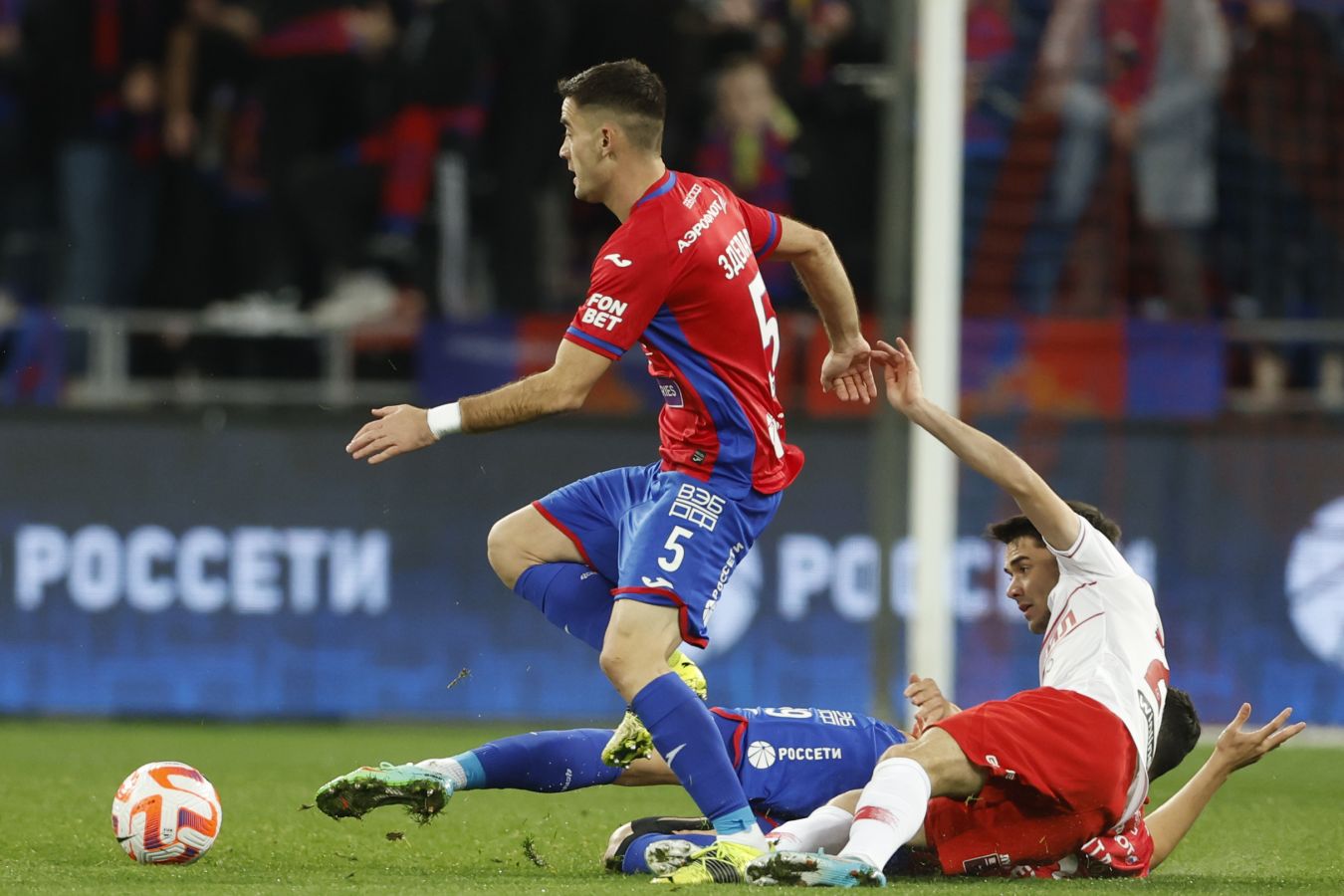 Вы можете посмотреть VAR, чёртов VAR! Саша Зделар обратился к арбитру после матча