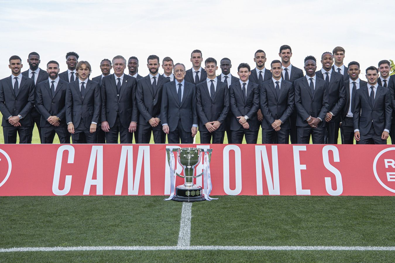 «Реалу» вручили чемпионский кубок Ла Лиги, ставший 36-м титулом для клуба