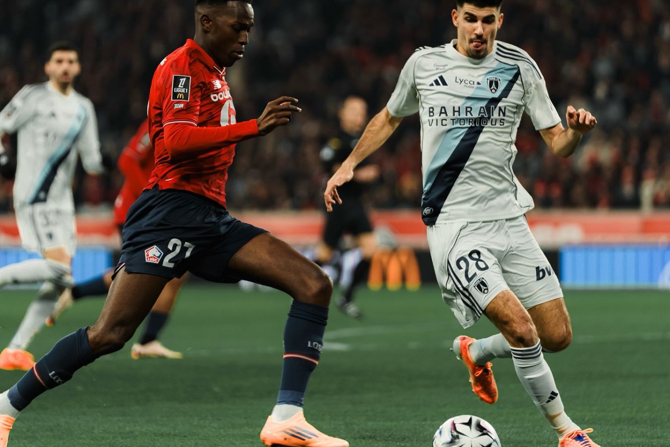 Дубль Оливье Жиру принёс Лиллю победу над Парижем в 13-м туре Лиги 1