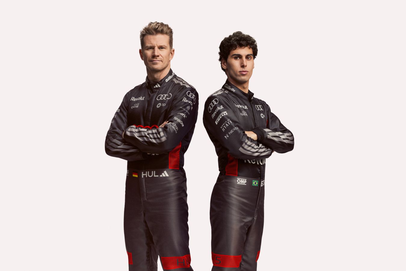 В Ауди показали гоночные комбинезоны на сезон-2026