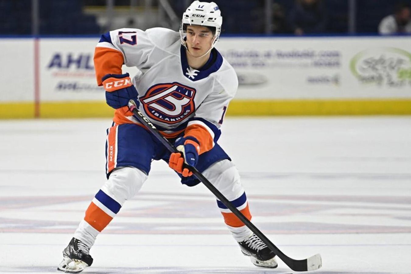 Форвард Айлендерс Руслан Исхаков набрал первое очко в своём дебютном матче в НХЛ