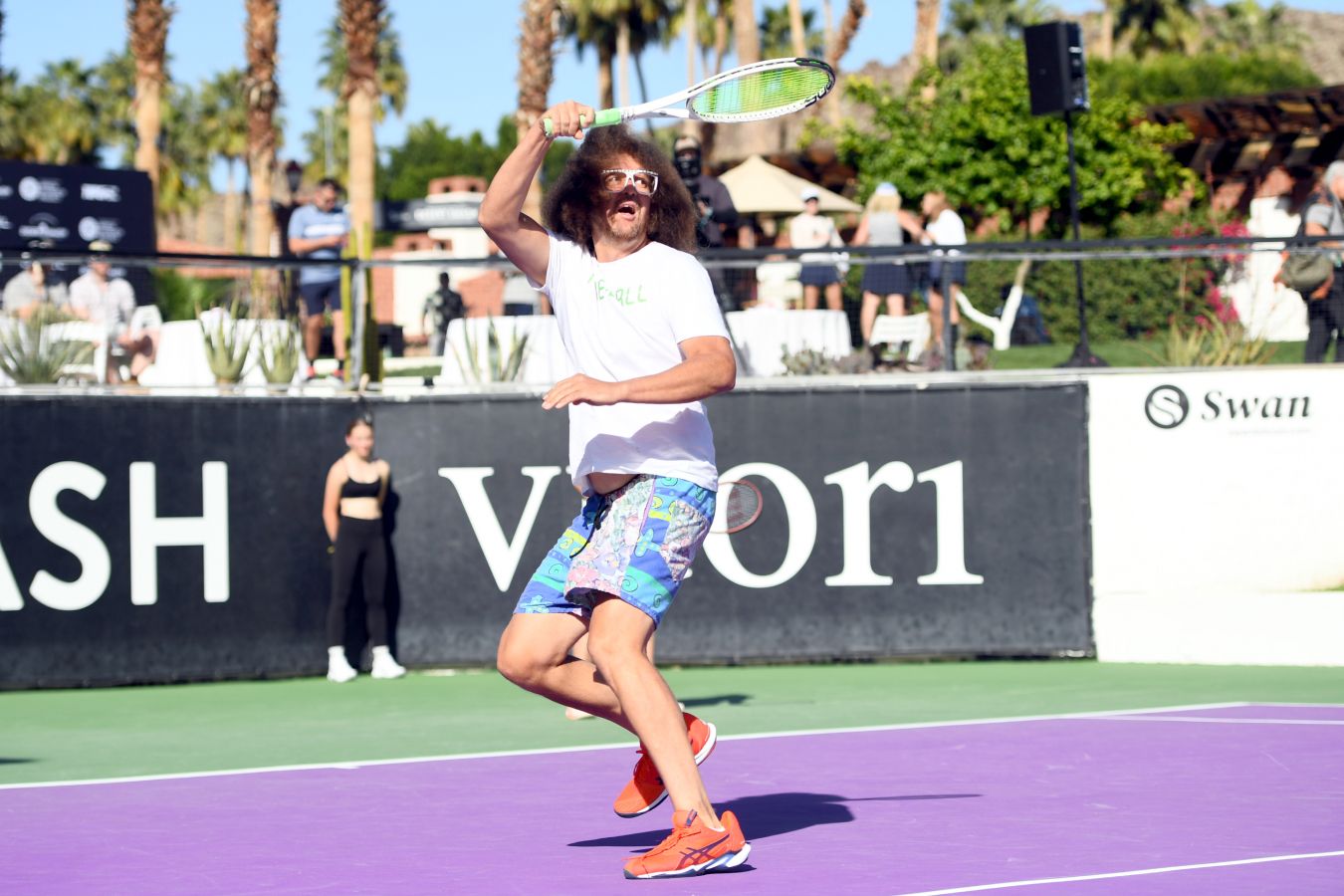 49-летний рэпер Redfoo дебютирует в профессиональном теннисе. Он бывший бойфренд Азаренко