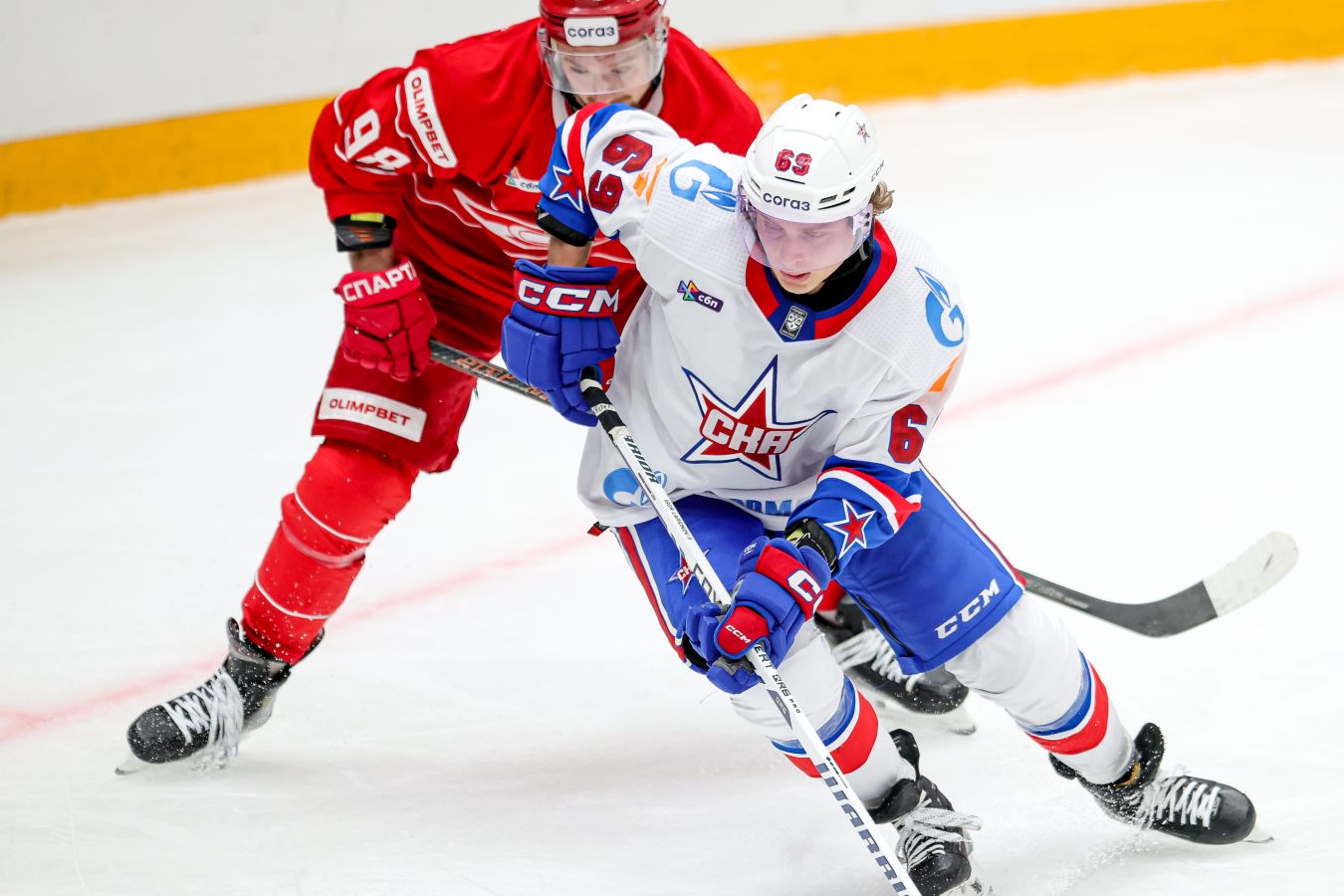 Если показывать пальцем, могу назвать больше имён. Ларионов  о форме своего сына