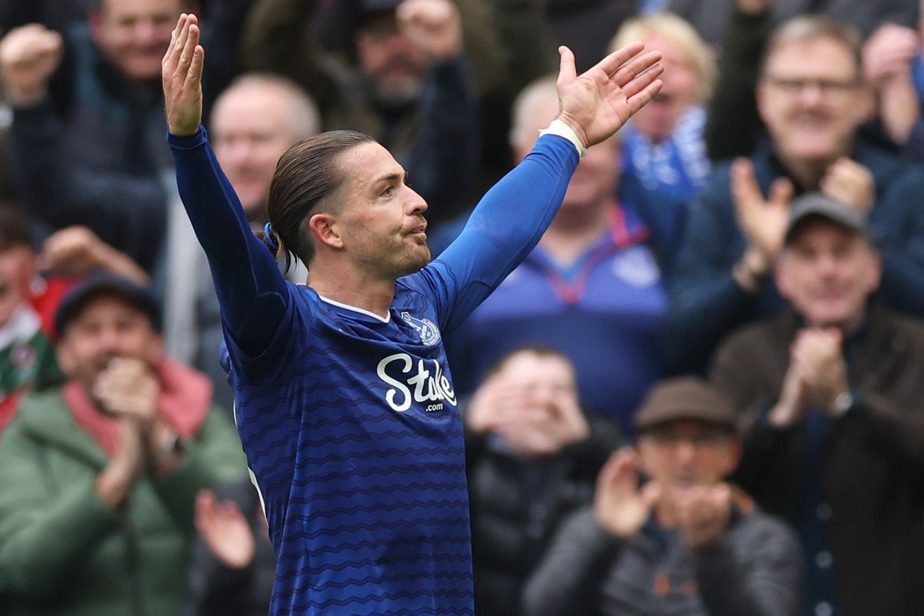 Эвертон хочет сохранить Грилиша и намерен убедить Сити снизить цену с  50 млн  FI