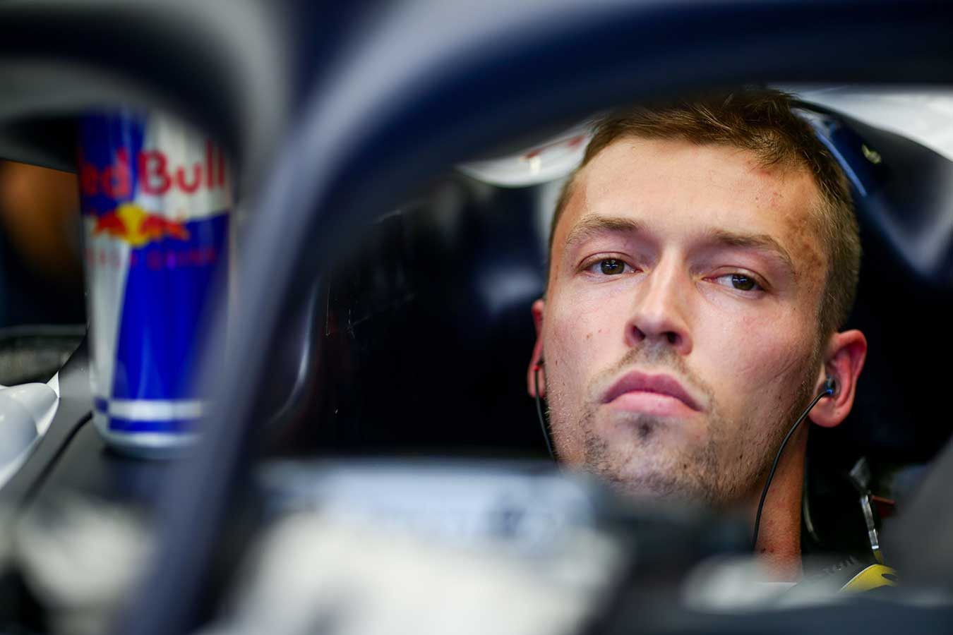 Даниил Квят сошёл в дебютной гонке NASCAR