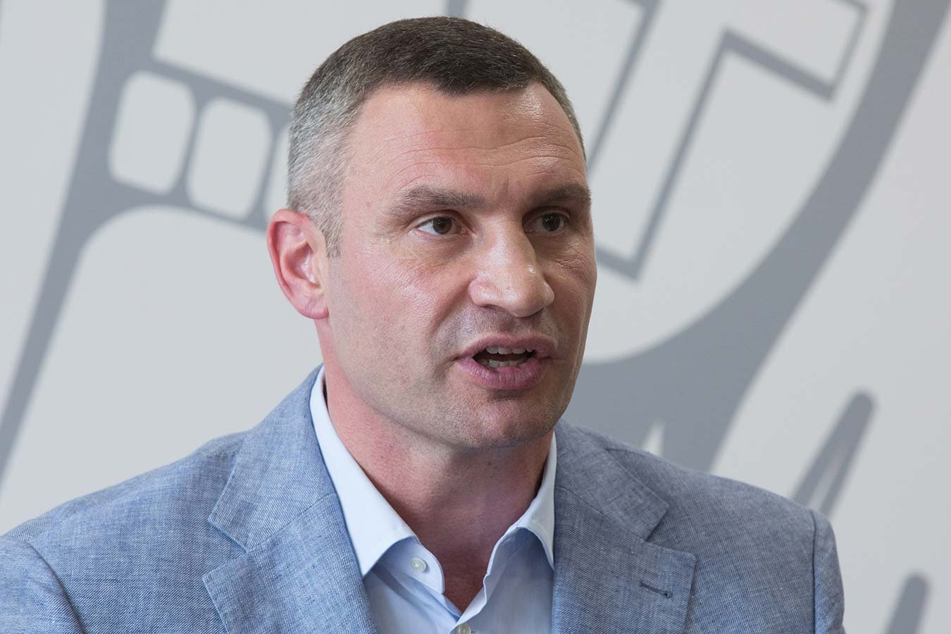 Виталий Кличко заявил, что вооружённые силовики пытались попасть к нему домой