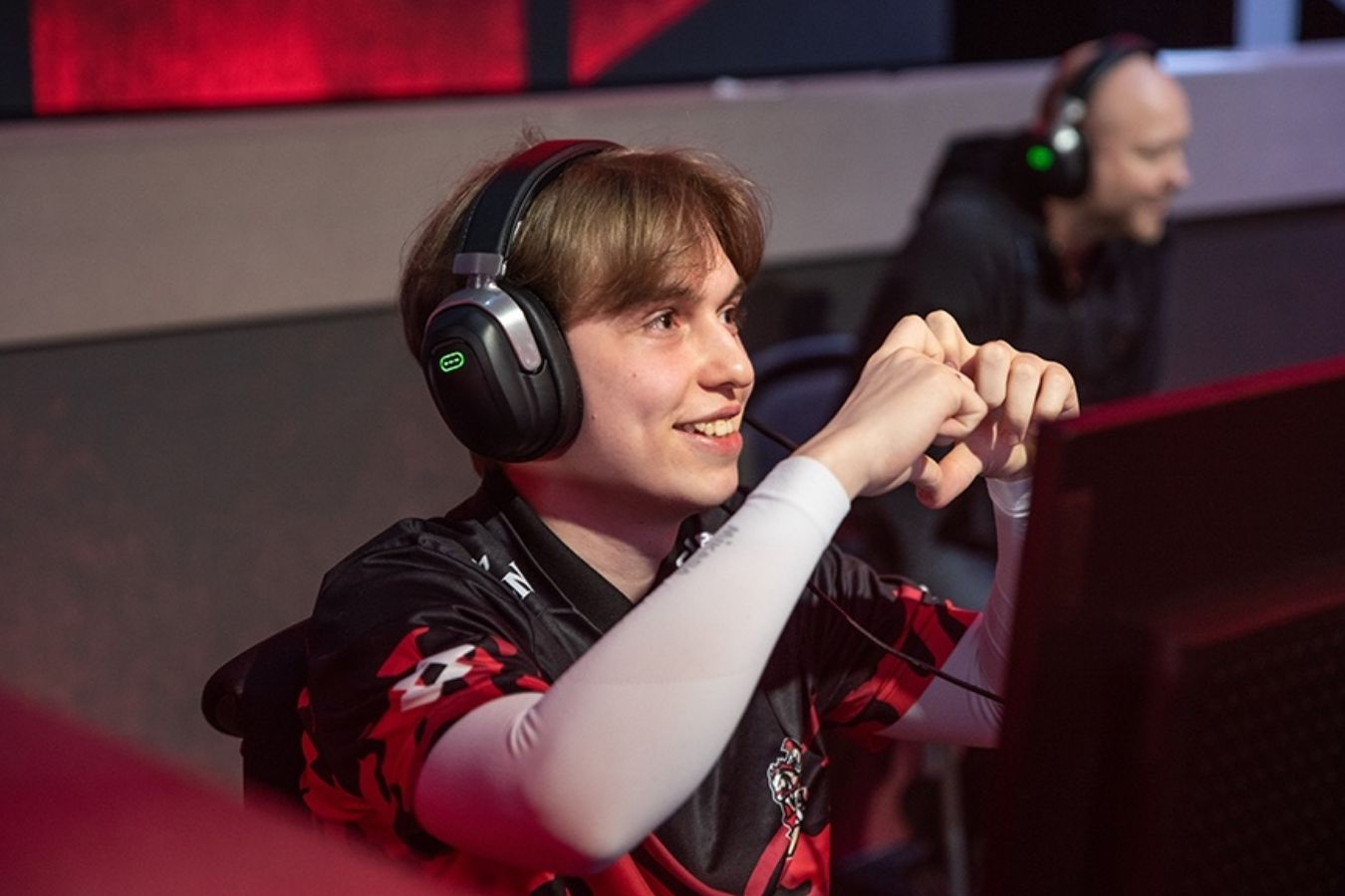 Российские команды могут пропустить плей-офф сезона по Apex Legends из-за виз