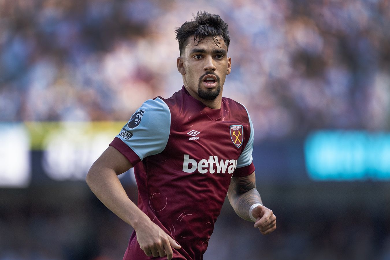 Лукас Пакета, обвинявшийся в ставках, получил с Ливерпулем две жёлтые карточки за минуту