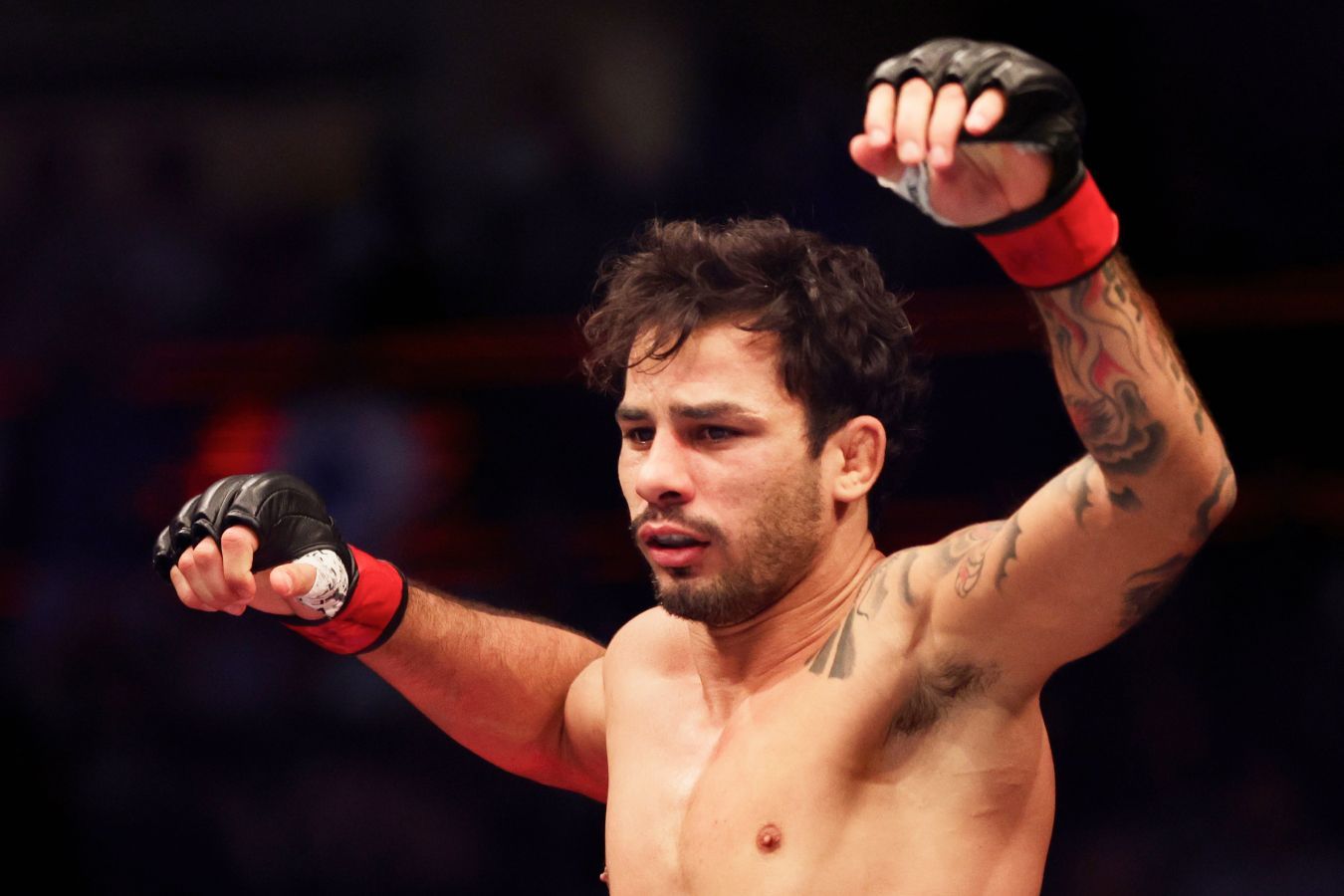 Источник: Александр Пантожа проведёт защиту титула UFC в апреле, есть соперник