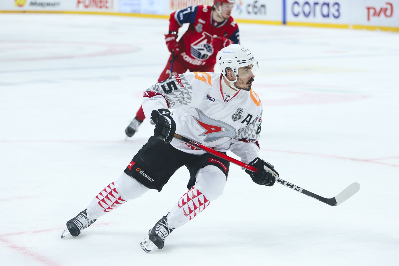 «Поговорим когда-нибудь попозже». Якупов — о своём большом штрафе в третьем матче серии