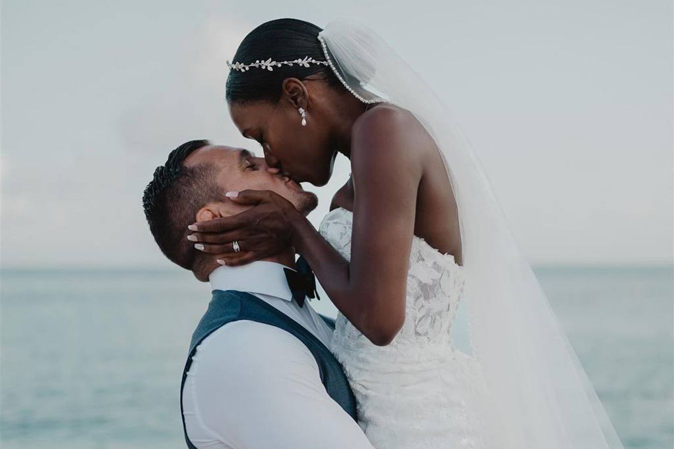 Фигуристка Ванесса Джеймс поделилась фотографиями со свадьбы