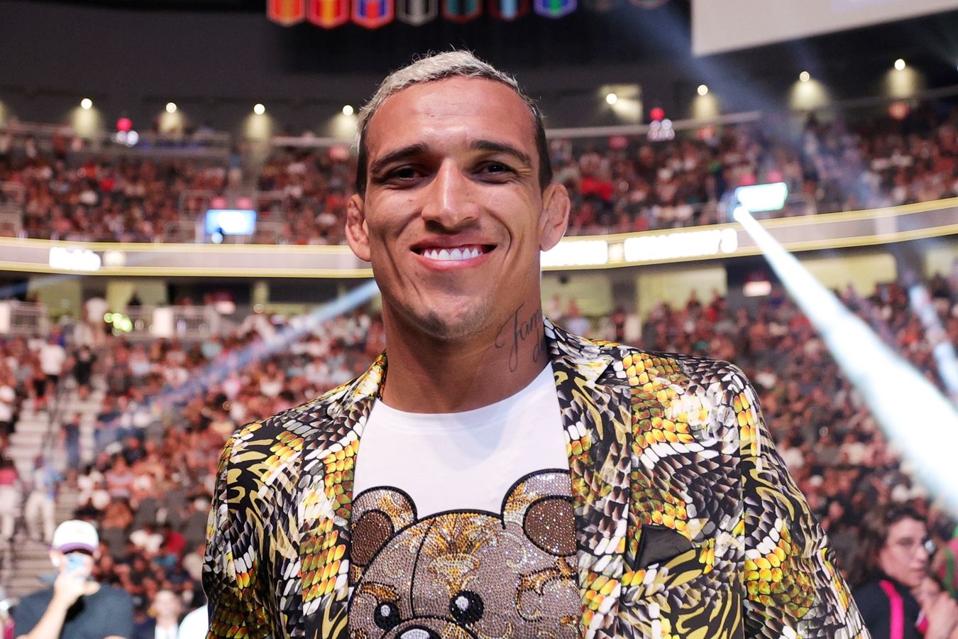 Чарльз Оливейра назвал бойца UFC с самым сильным ударом