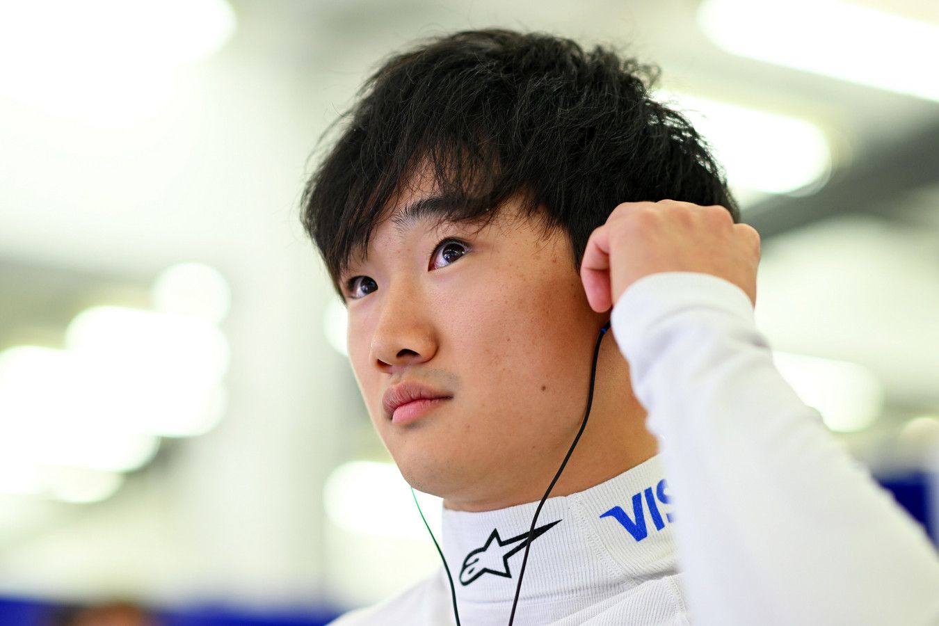 Юки Цунода устроил перепалку с командой в гонке Гран-при Бахрейна