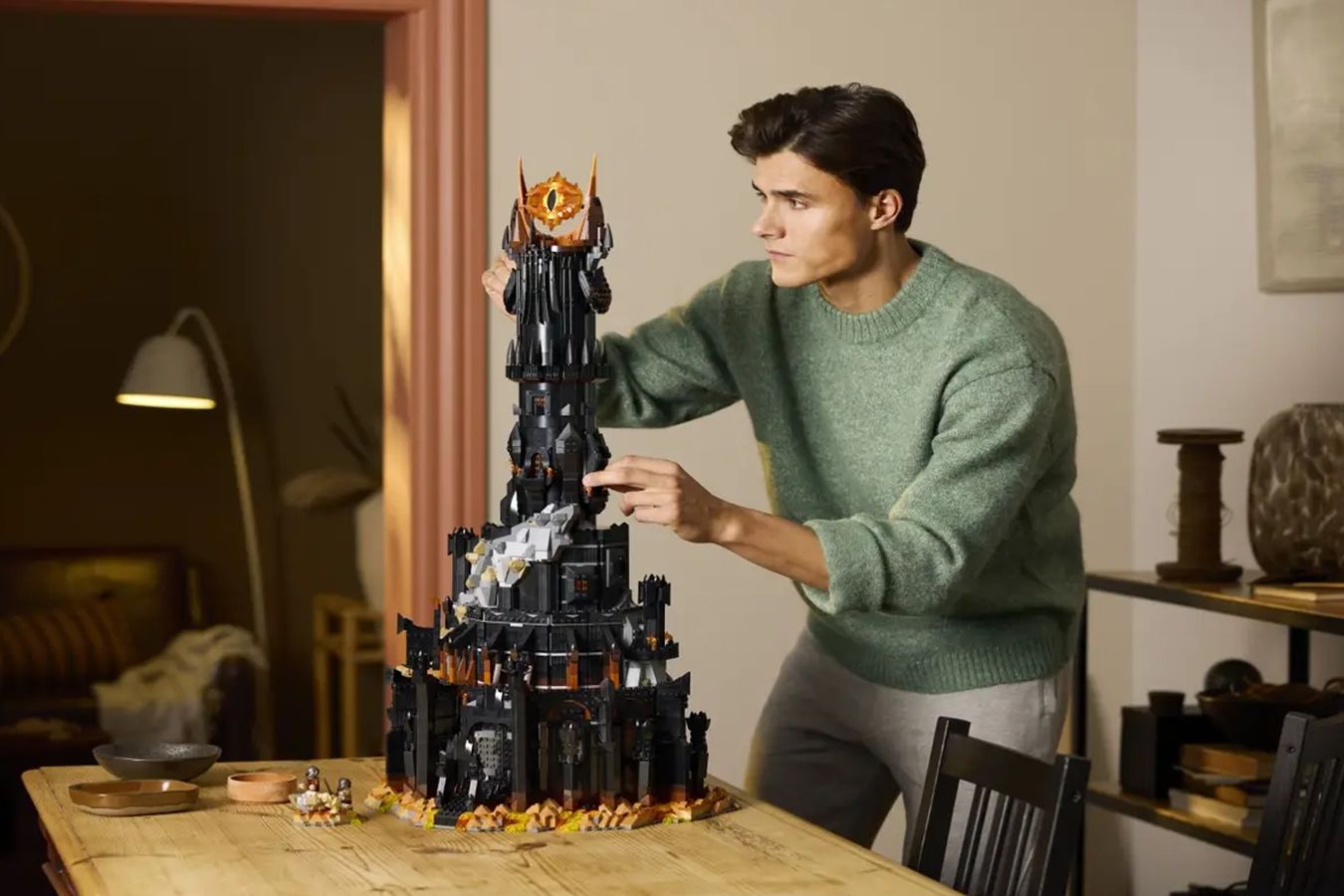 LEGO представила набор по Властелину колец  с башней Саурона и Всевидящим Оком