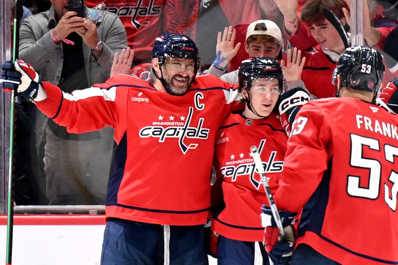 Александр Овечкин и Коул Хатсон