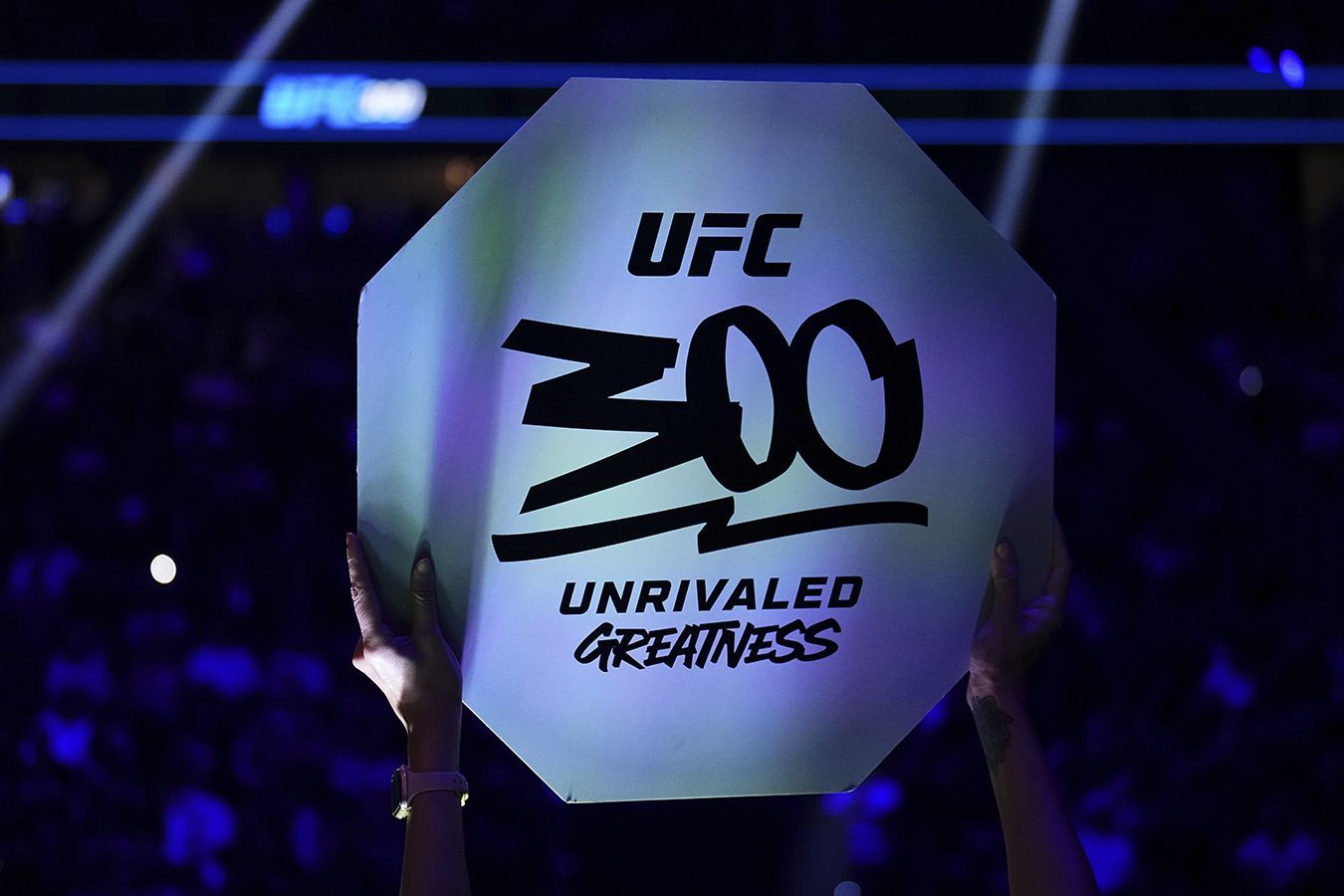 Назван ещё один боец, которому в США заблокировали гонорар за UFC 300