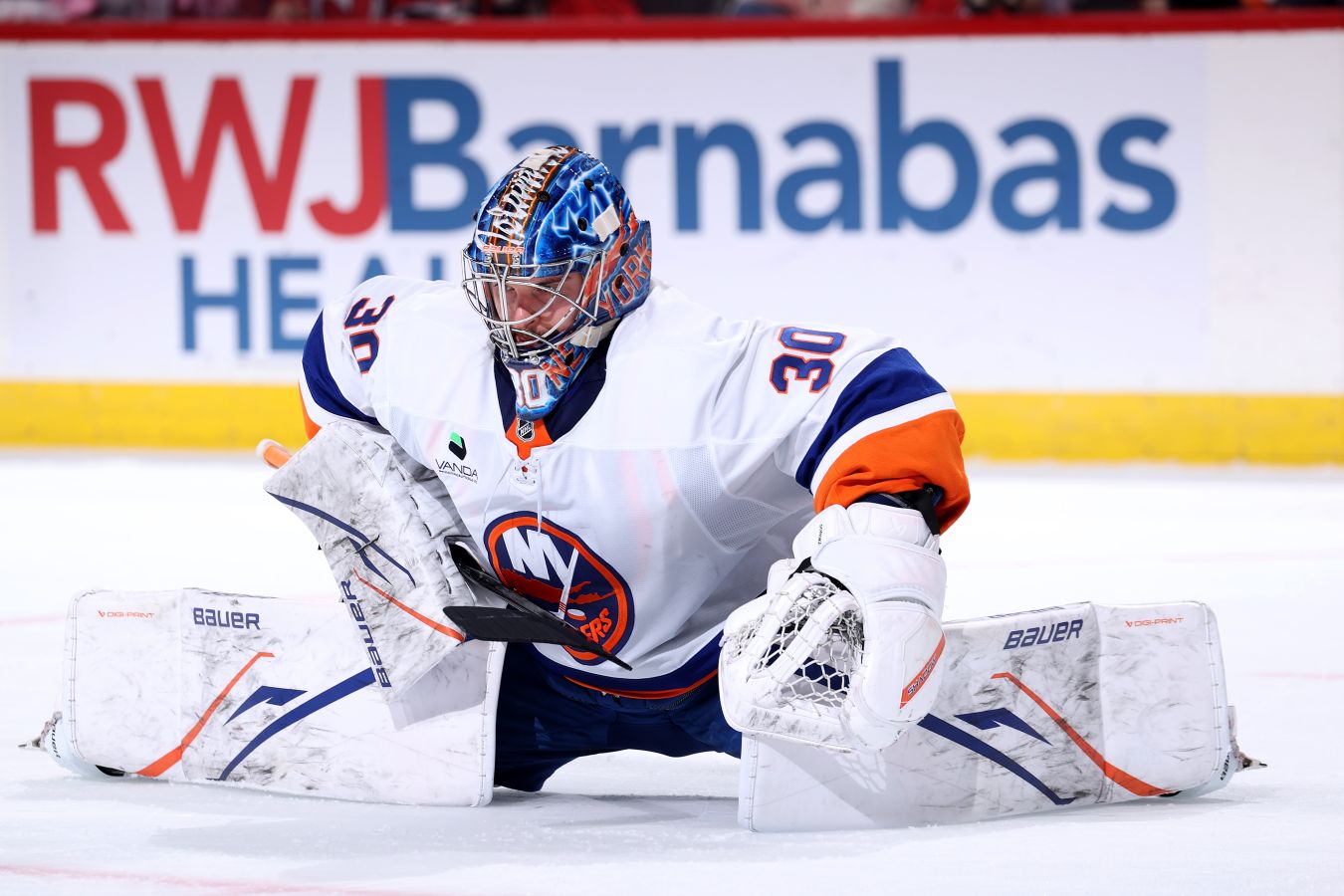 Илья Сорокин стал лидером НХЛ по количеству сухарей с 40 сейвами с 1955 года