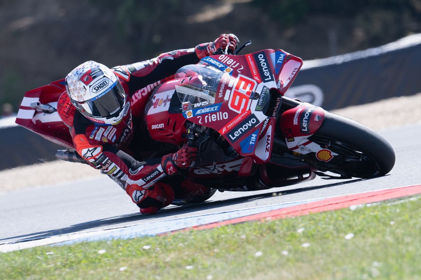 Марк Маркес победил на ГП Чехии MotoGP, Огура — второй, Баньяя — третий
