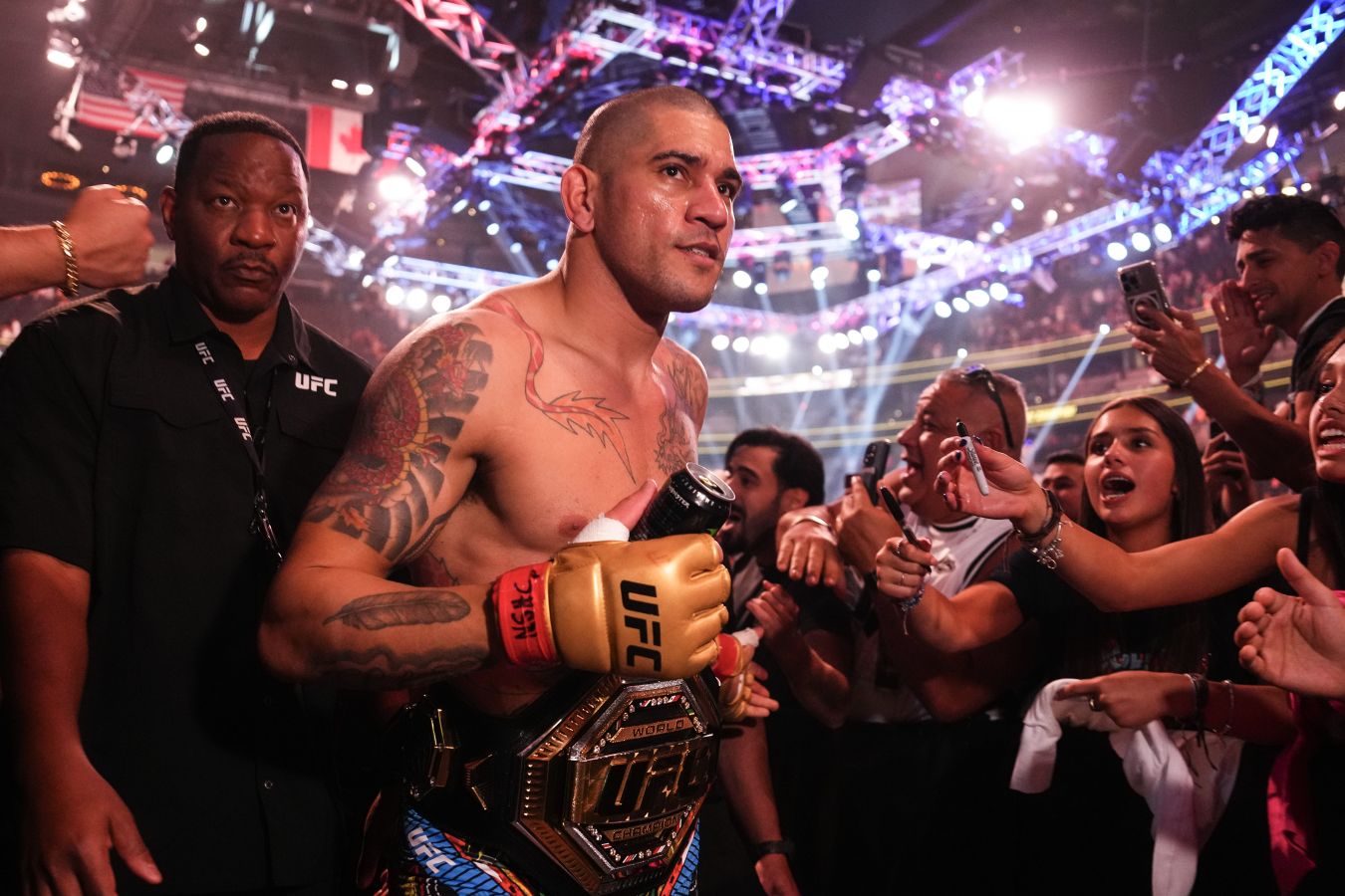 Алекс Перейра заявил, что лично попросил UFC организовать ему бой против Анкалаева