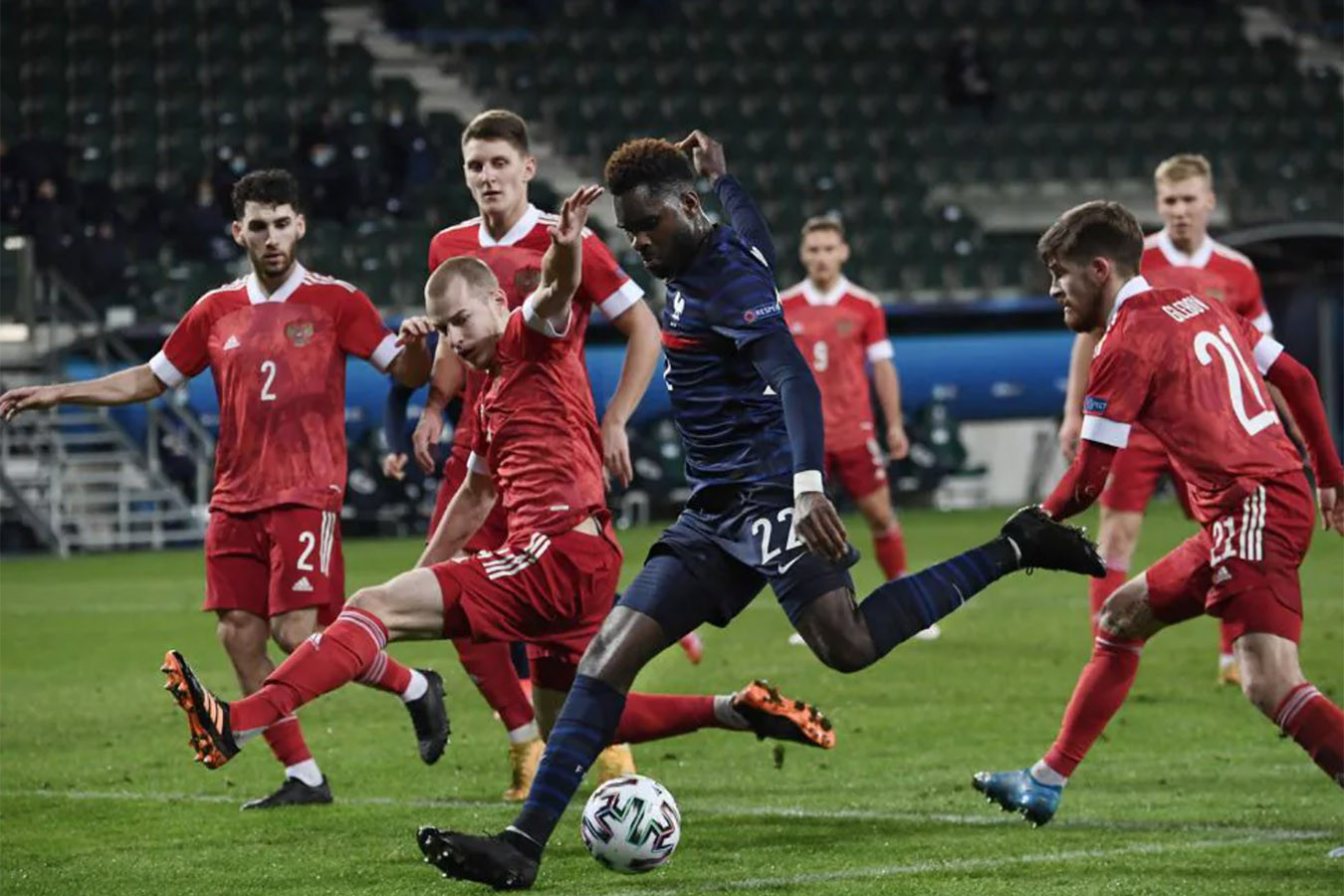 Сборная России проиграла Франции на молодёжном Евро и опустилась на 3-е место в группе