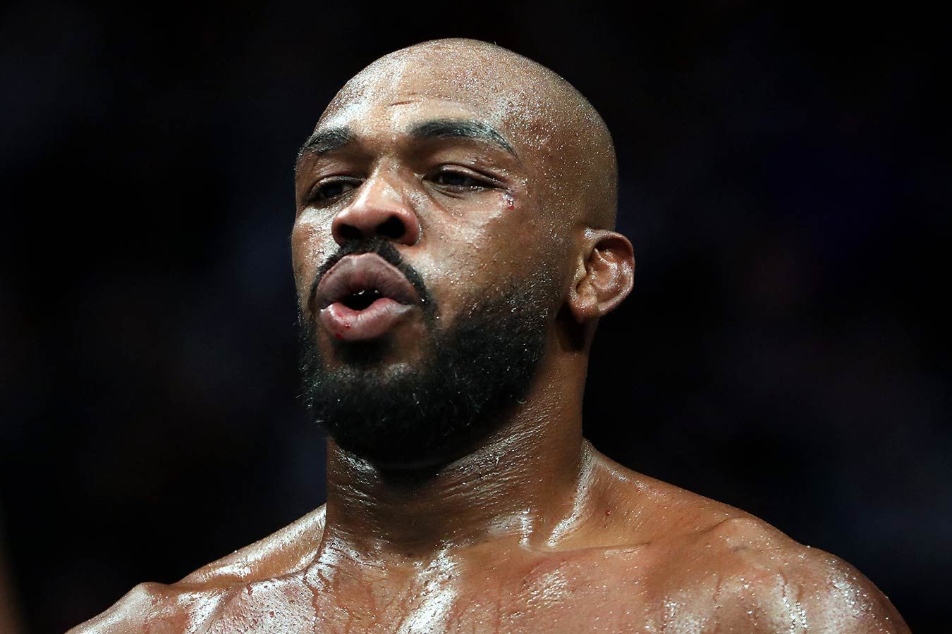 Джон Джонс поздравил Джамала Хилла с чемпионским поясом UFC
