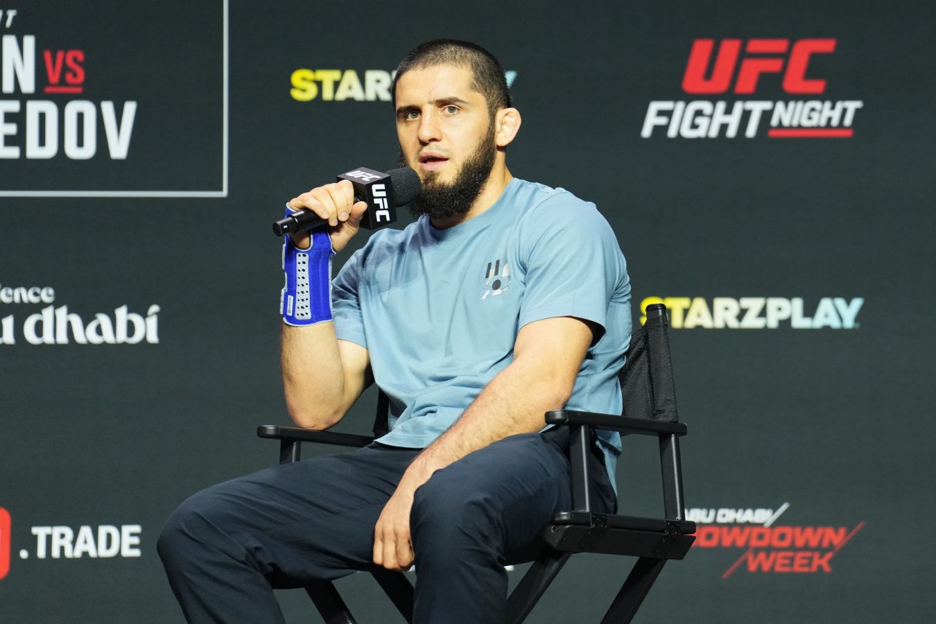 Так выйду в эту субботу. Появились кадры Ислама Махачева с ножом в зале