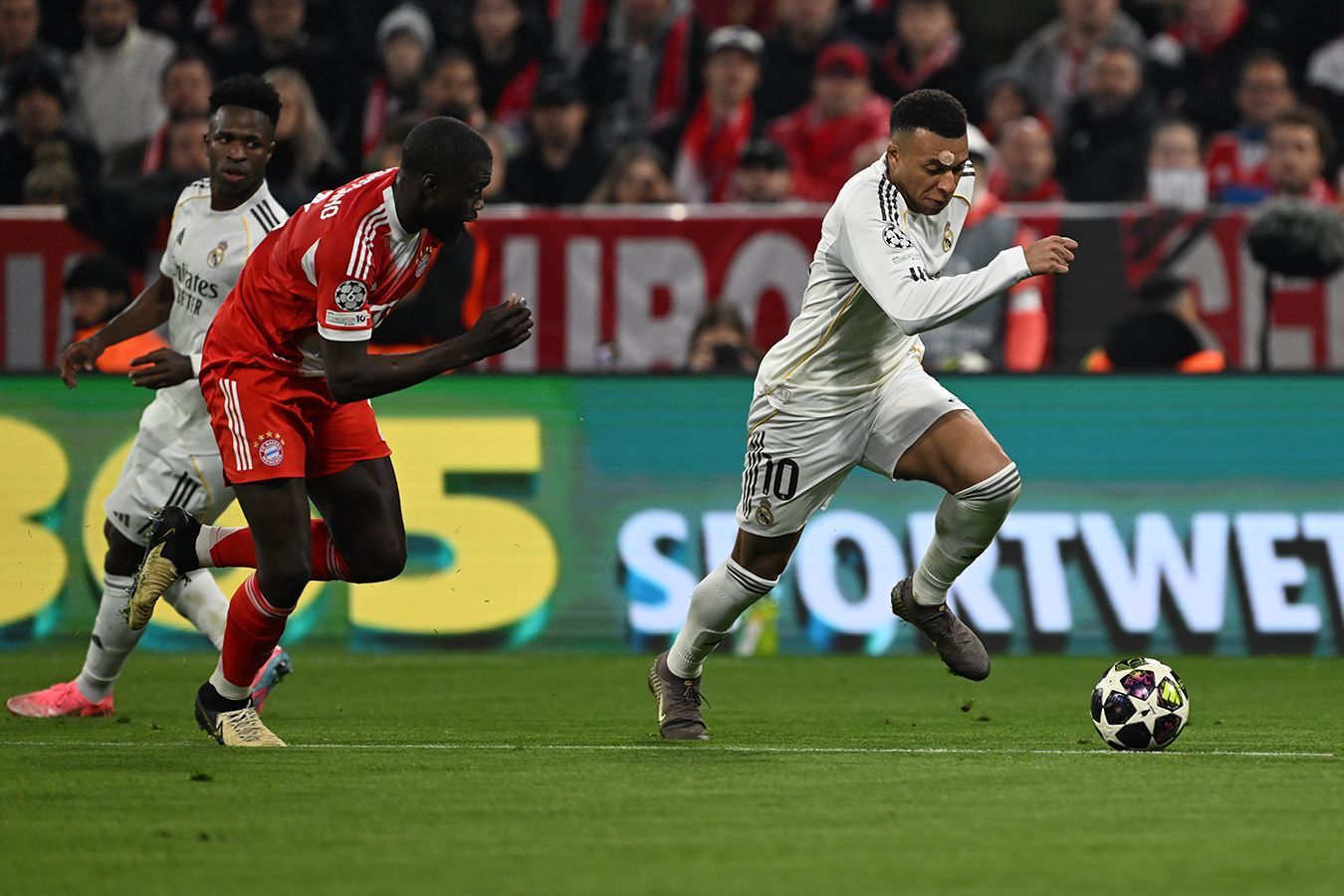 Победа Баварии над мадридским Реалом в видеообзоре ответного матча 1/4 финала ЛЧ