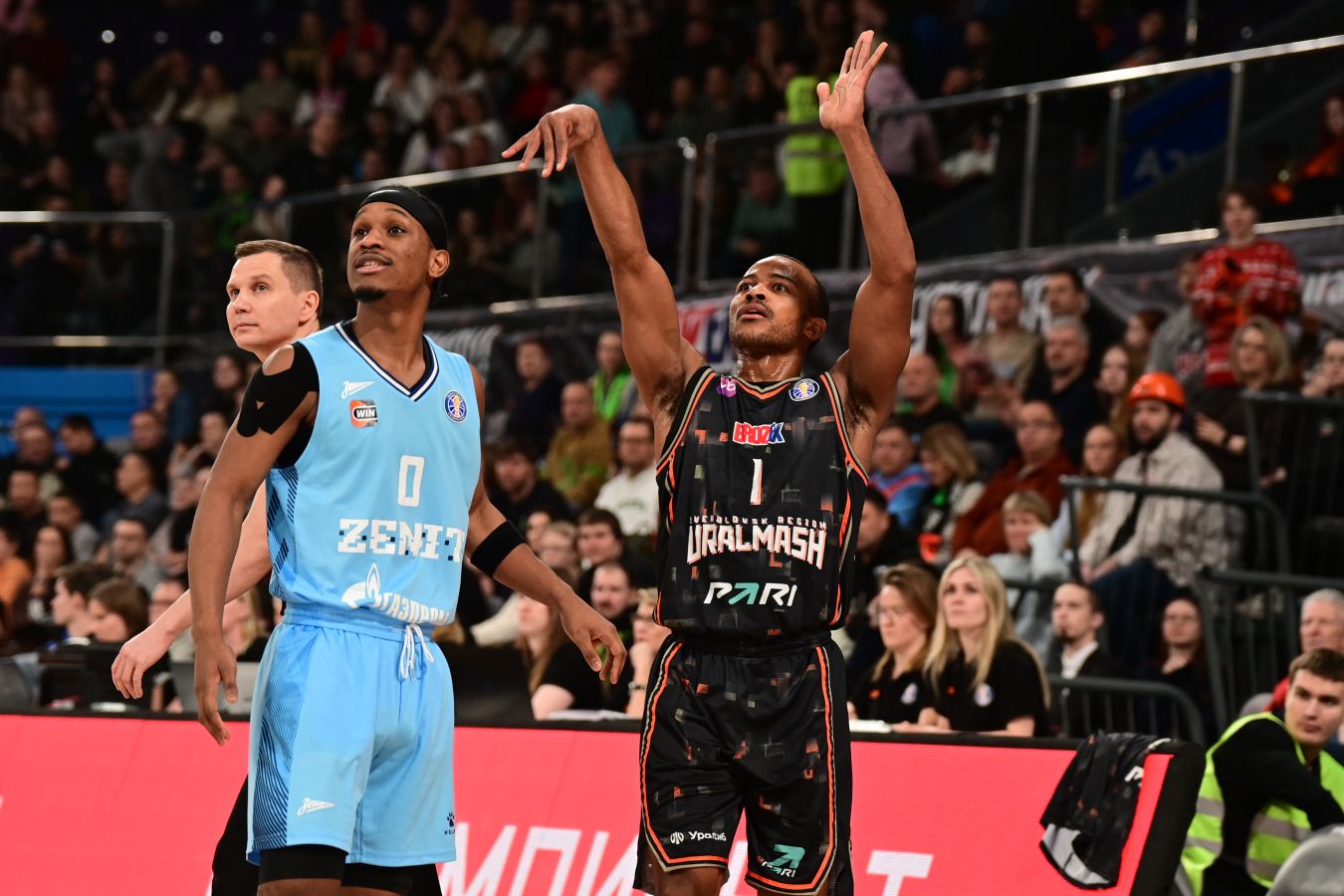 Дабл-дабл Мартюка помог Зениту с разницей в семь очков обыграть Уралмаш в Единой лиге