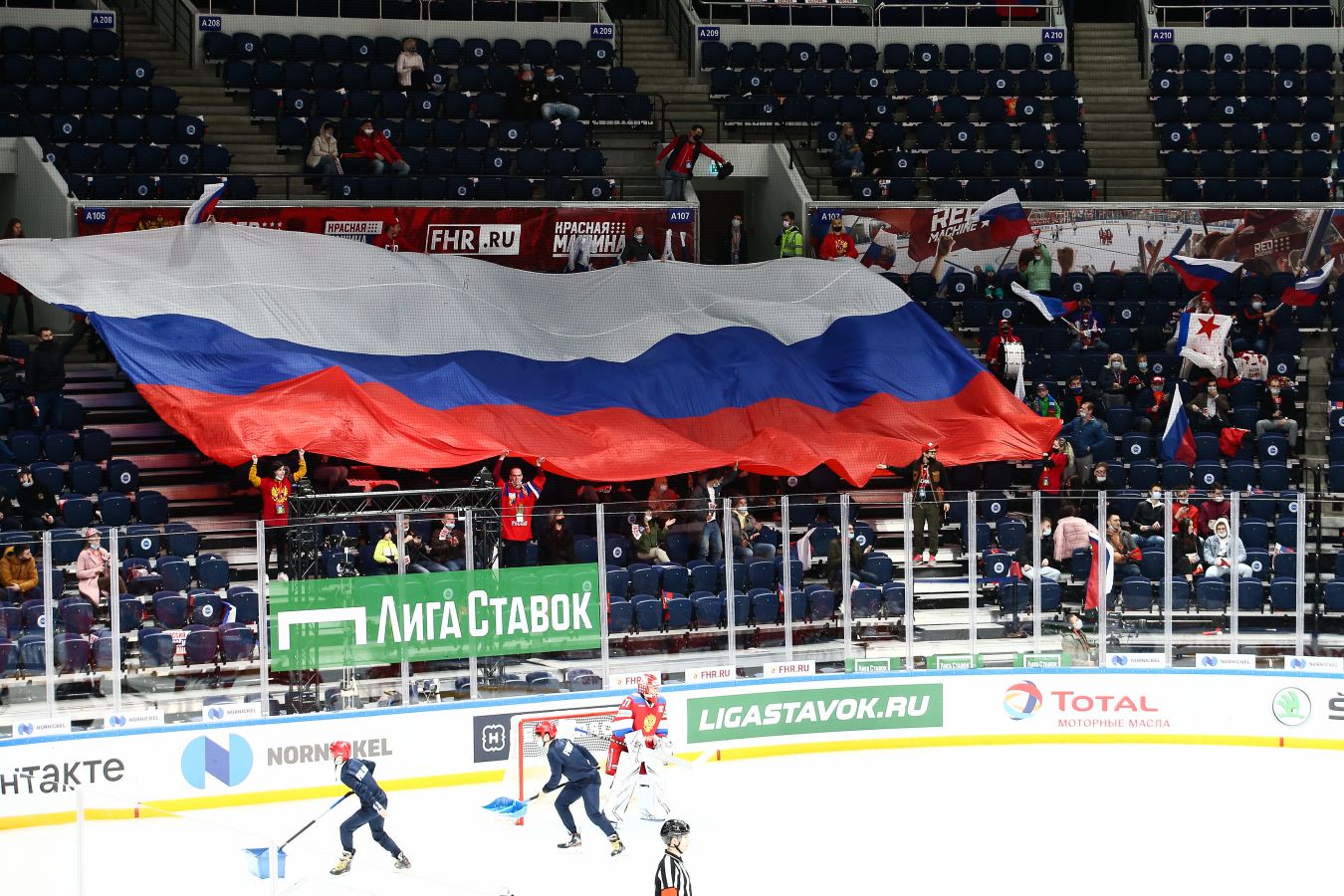 На матч ЧМ-2023 принесли футболку с надписью Россия. Организаторы потребовали её снять