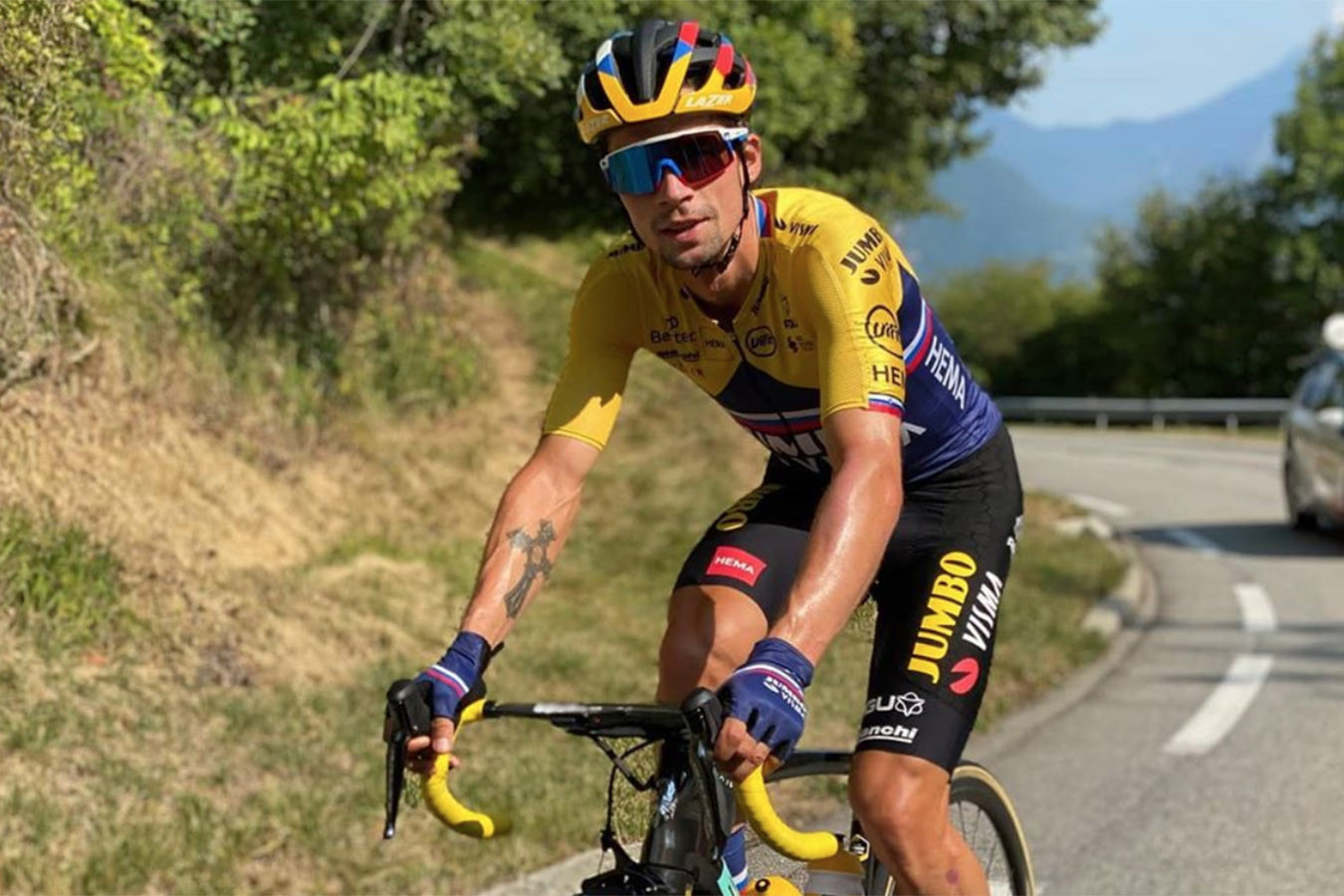 Слёзы Роглича и ликование Погачара на финише 20-го этапа «Тур де Франс». Видео