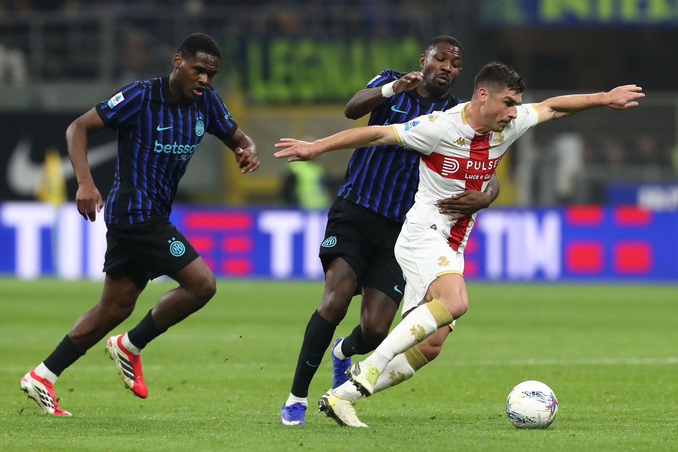 «Интер» уверенно побеждает «Дженоа» в Серии А