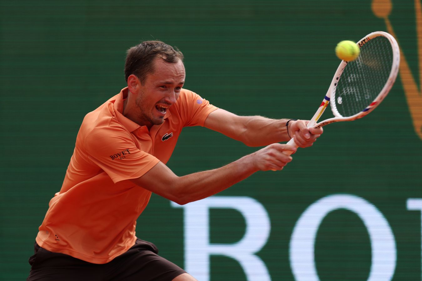 Видео: публика аплодирует Даниилу Медведеву во время тренировки в Мадриде