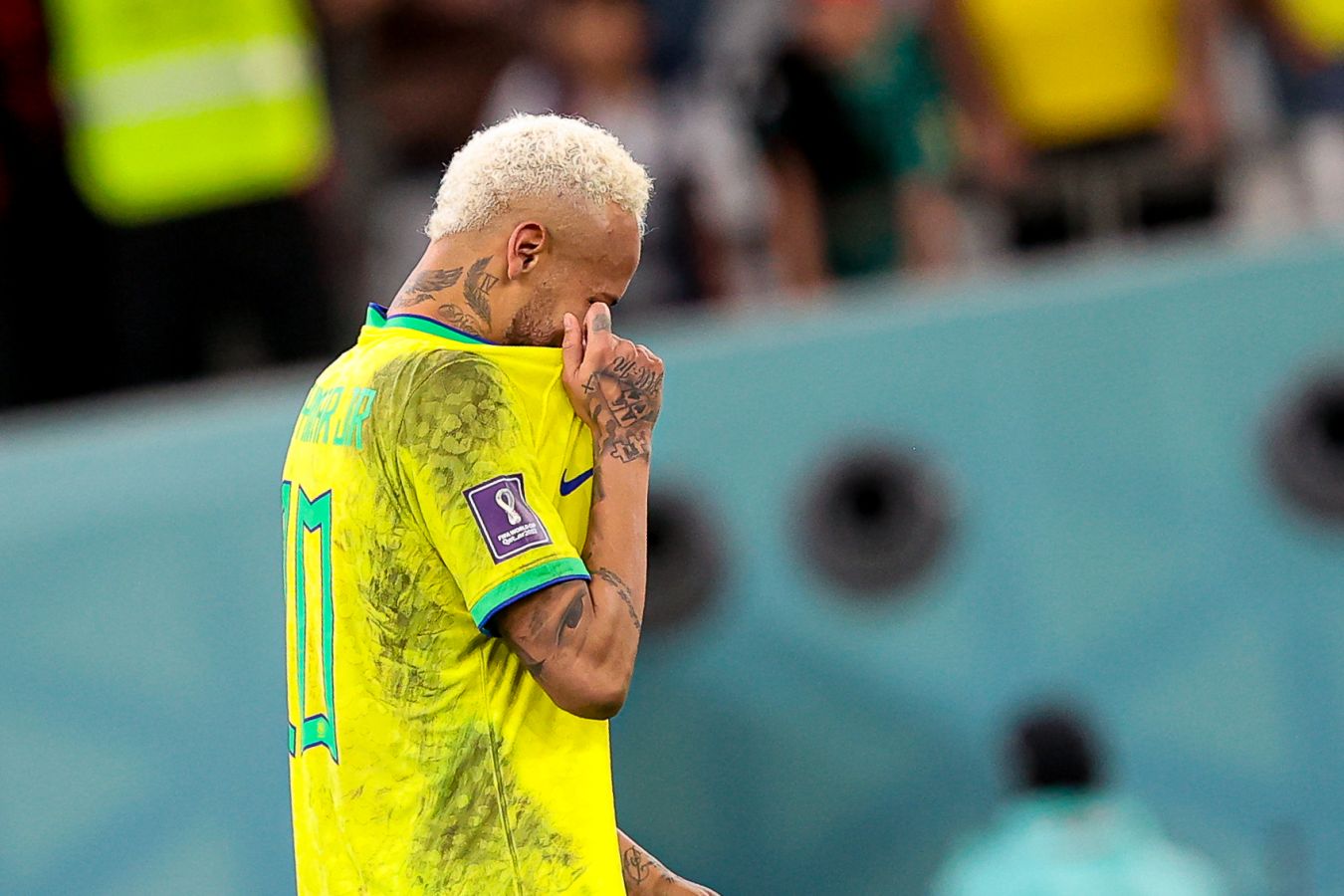 Фанаты Бразилии разозлились на Неймара, устроившего вечеринку сразу после вылета с ЧМ