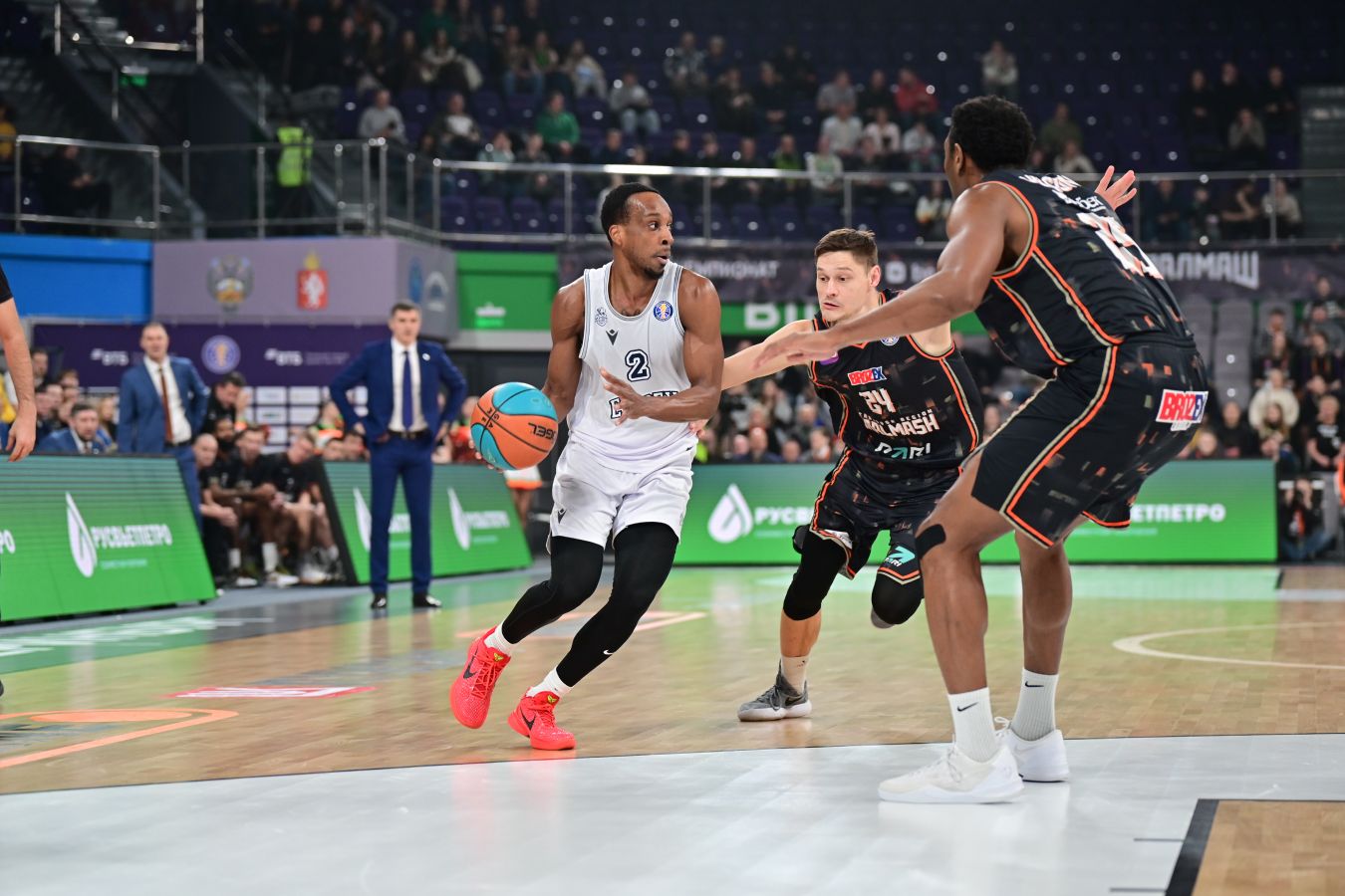 Уралмаш забрал победу у Енисея в домашнем матче Единой лиги