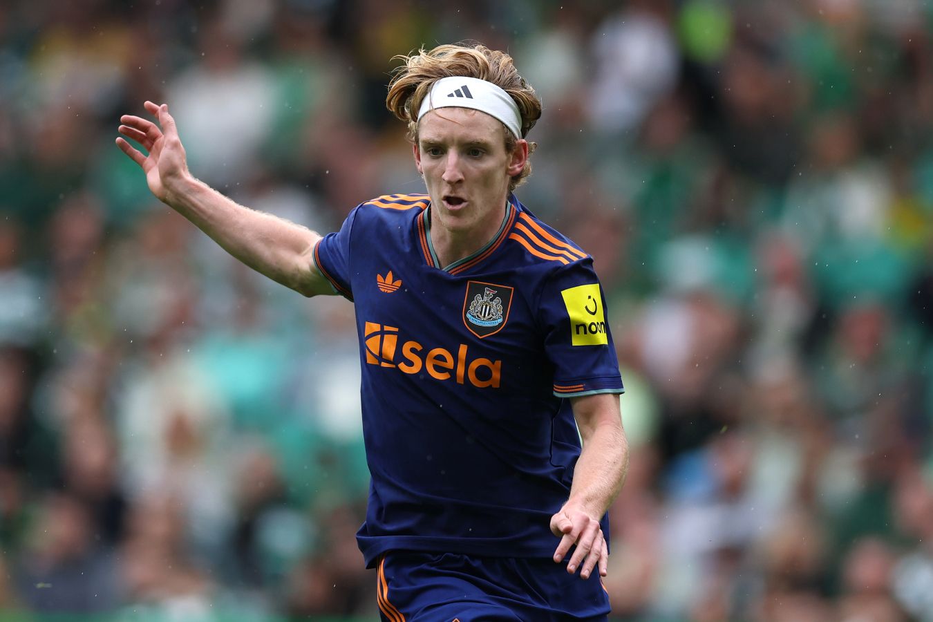 Гордон стал вторым игроком в истории Ньюкасла после Алана Ширера с 5 голами в сезоне ЛЧ