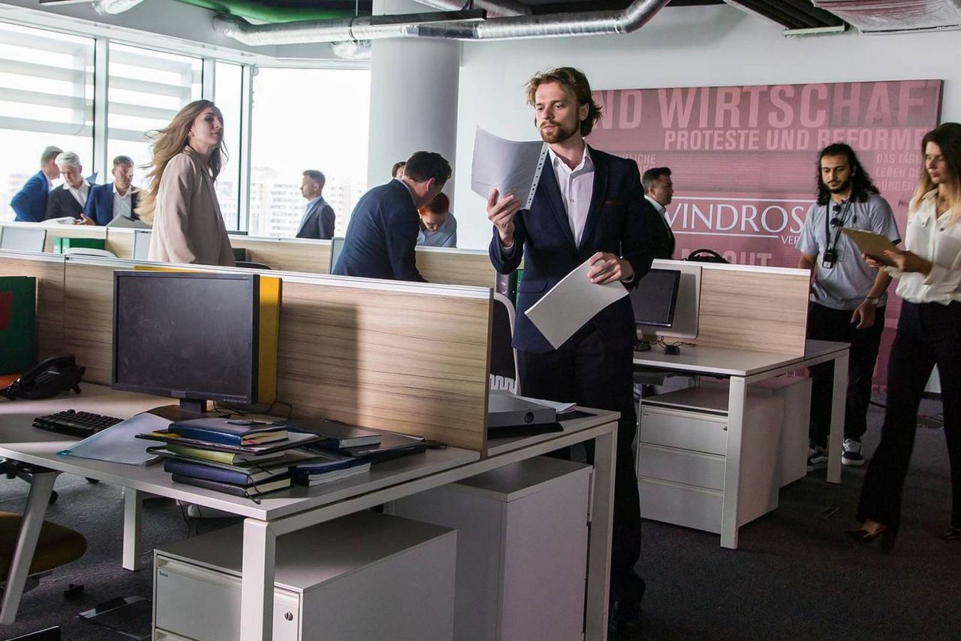 Вышел восьмой эпизод сериала «Берлин’23» — продолжение «Варшавы’21» завершено