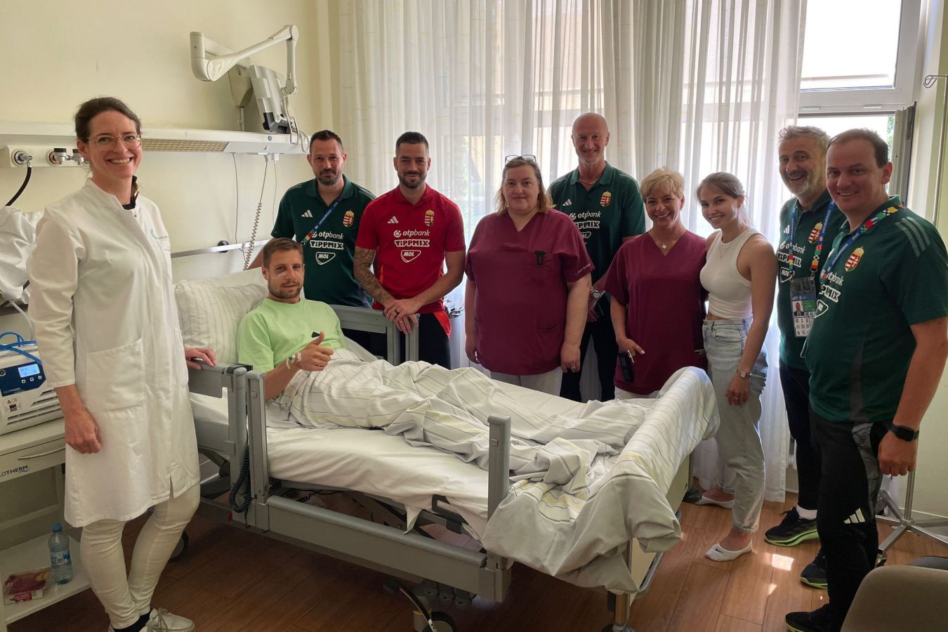 Тренерский штаб Венгрии навестил в больнице форварда Варгу, получившего тяжёлую травму