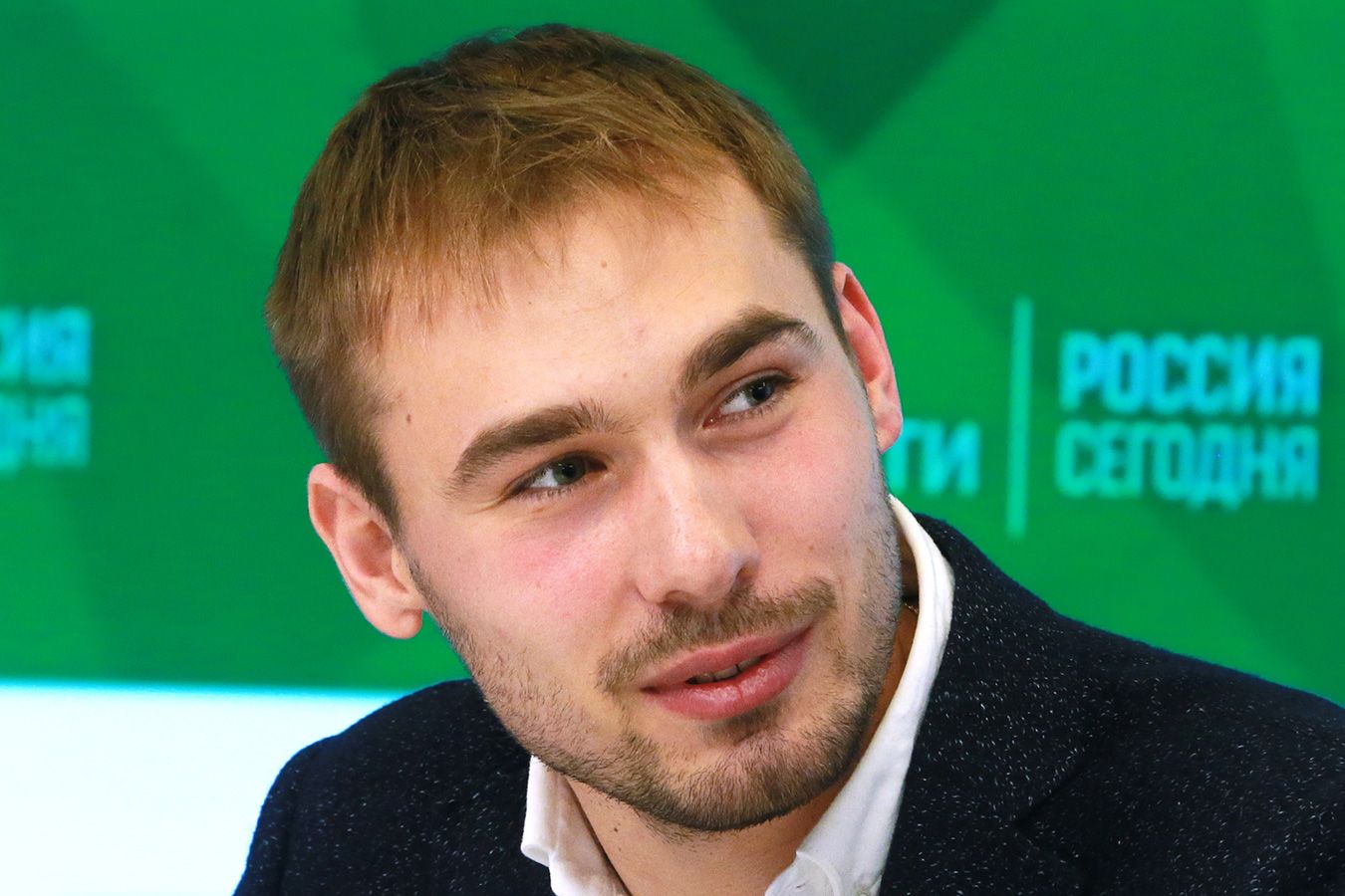 Антон Шипулин опроверг слухи о своём уходе из Госдумы