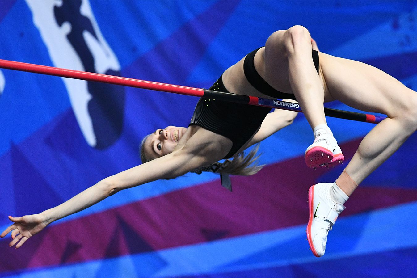 Стоп, а как же санкции?! Российская прыгунья выиграла зарубежный турнир под своим флагом