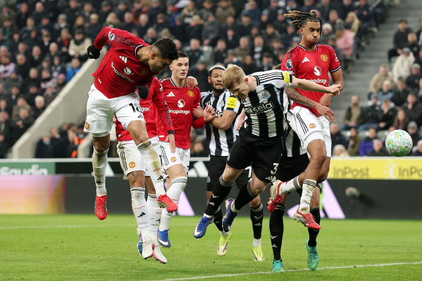 «Ньюкасл» в меньшинстве добыл важную победу над «МЮ»