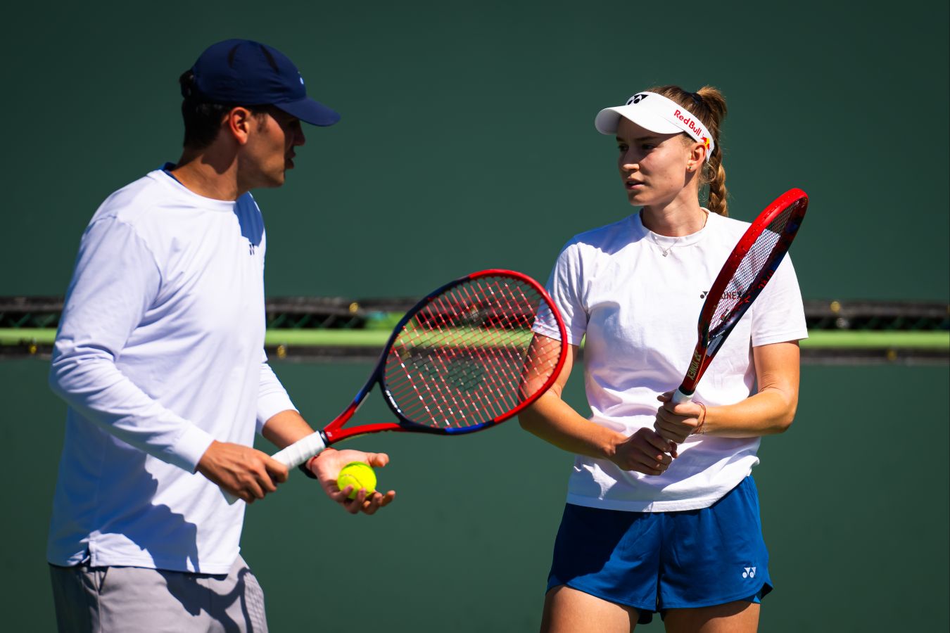 Рыбакина отказалась фотографироваться с генеральным директором WTA на Итоговом турнире