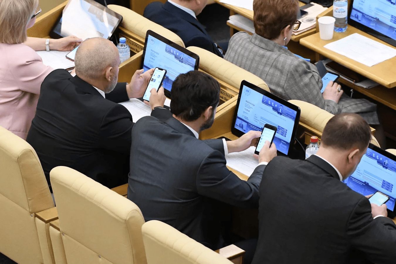 В России онлайн-сервисы обяжут высылать уведомление перед списанием денег за подписку