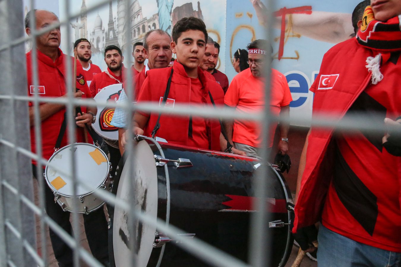 Болельщики сборных Турции и Грузии устроили драку перед очным матчем на Евро-2024