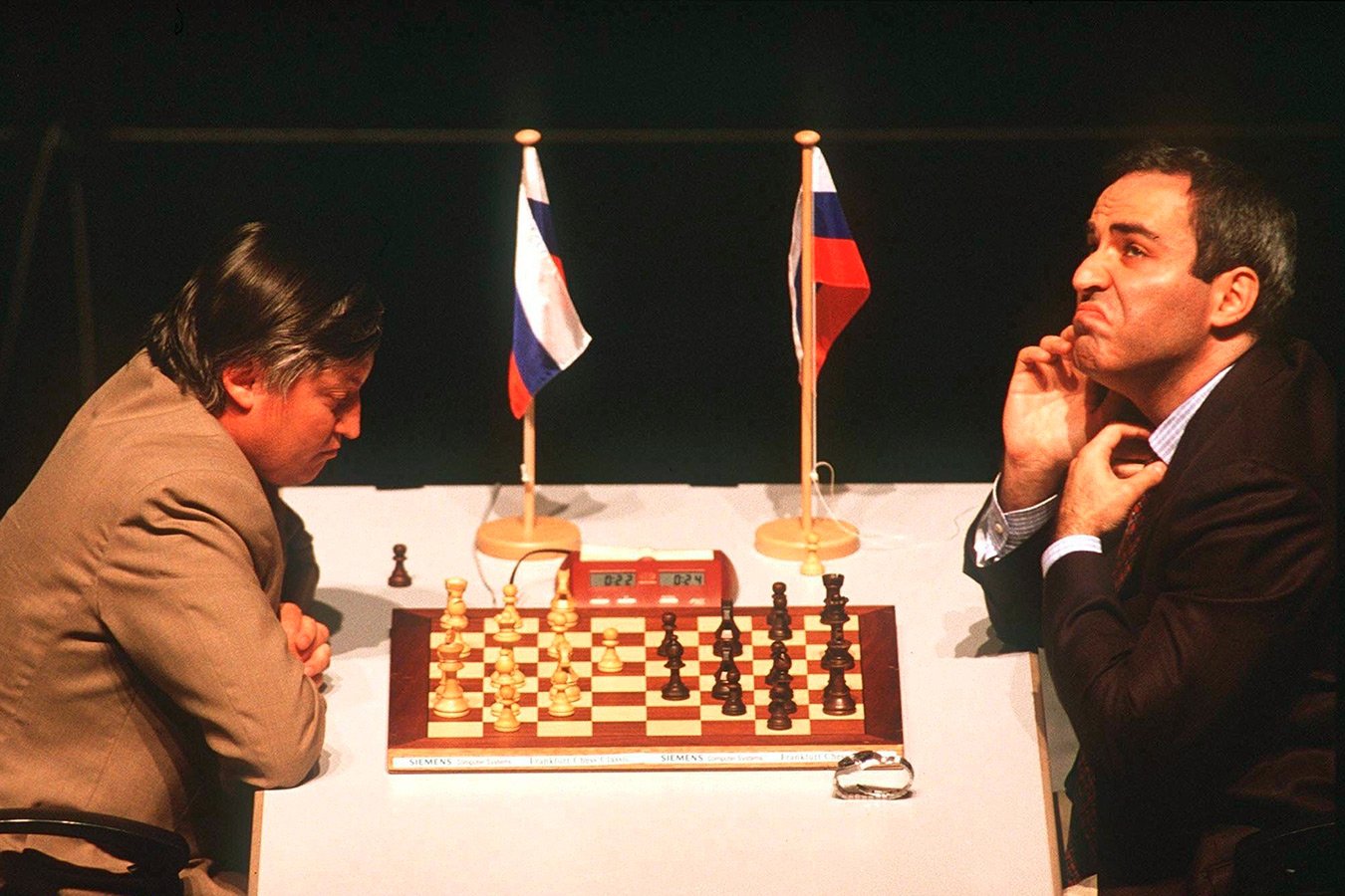 Карпов со скандалом потерпел от Каспарова самое сокрушительное поражение в  карьере — подробности партии в Линаресе-1993 - Чемпионат
