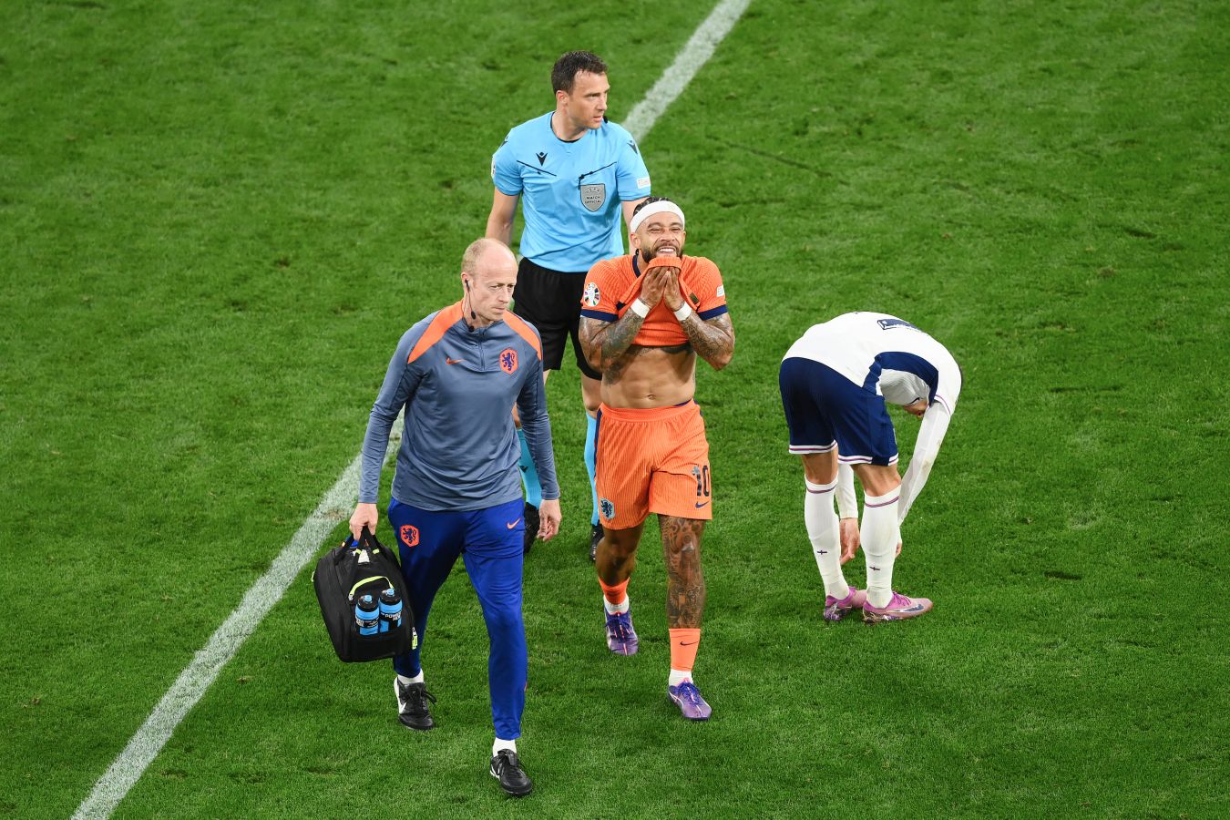 Мемфис Депай был заменён по ходу первого тайма матча Нидерланды — Англия на Евро-2024