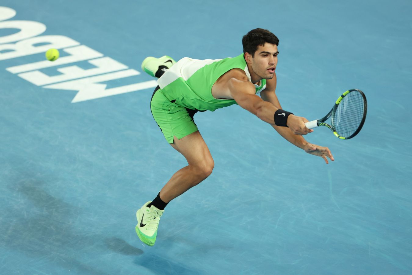 Карлос Алькарас посетил боксы «Феррари» и встретился с Леклером и Хэмилтоном