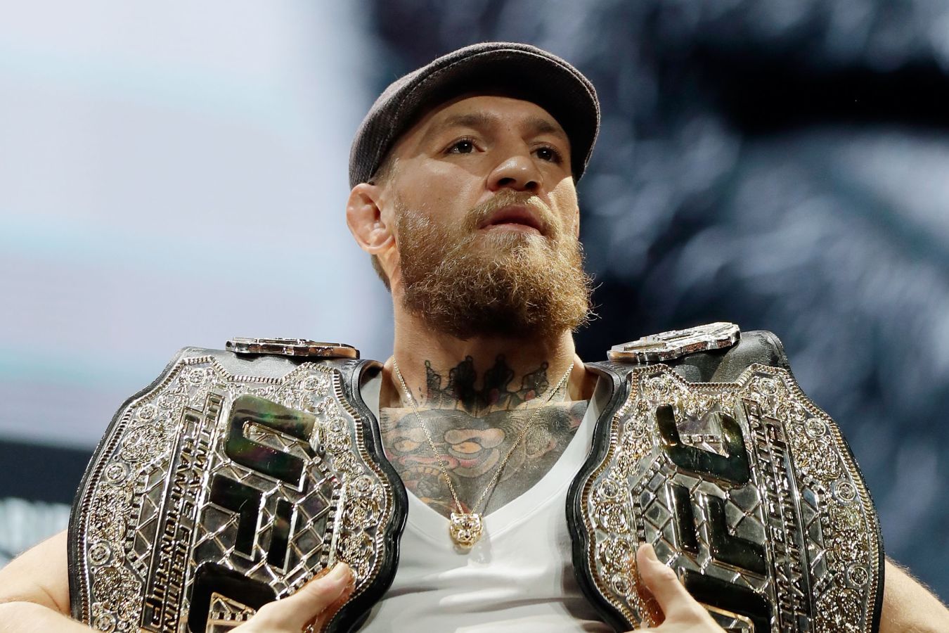 Состав участников главного карда UFC 329 с боем Макгрегор — Холлоуэй