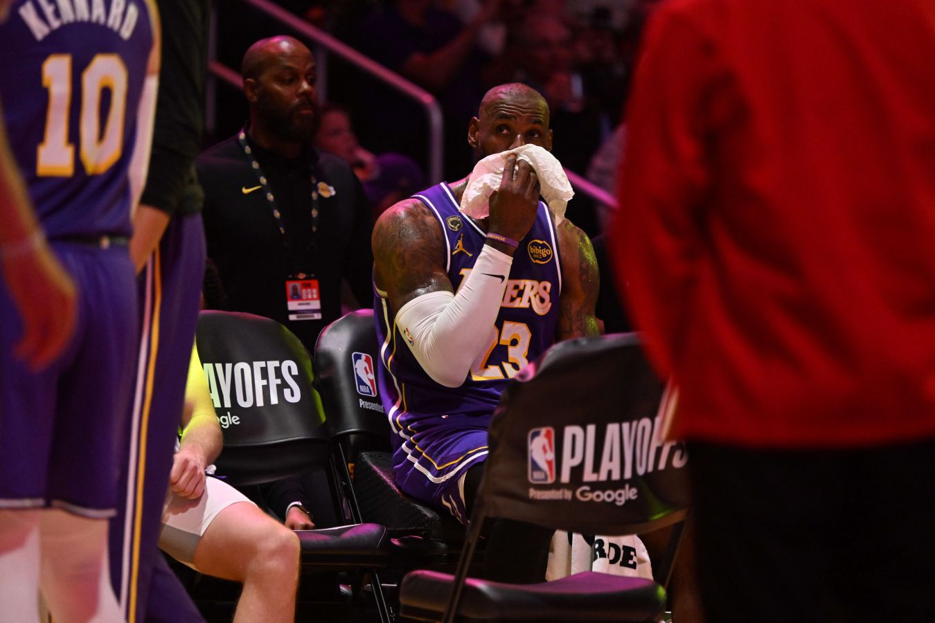 «Лейкерс» близки к историческому провалу