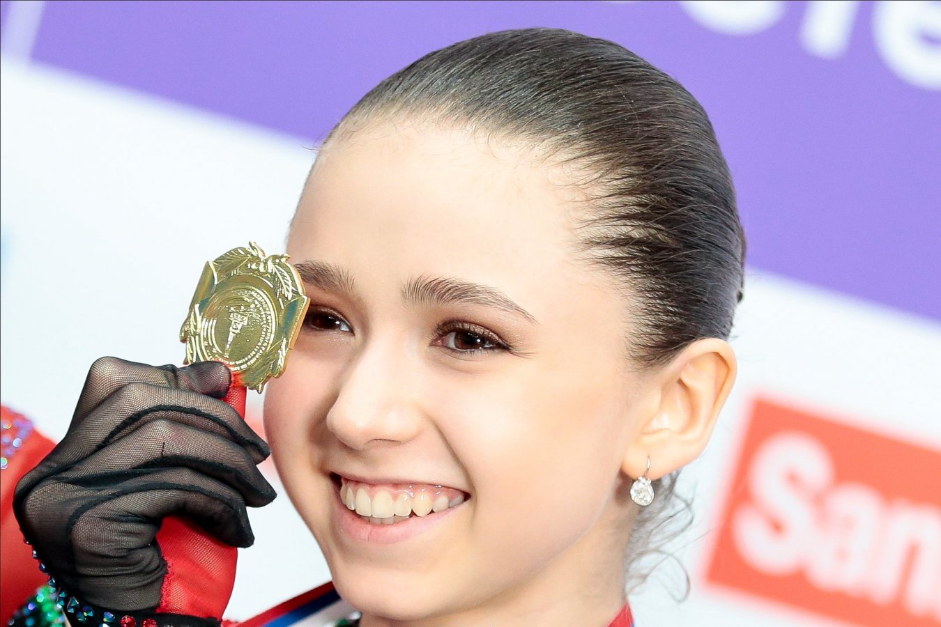 Камила Валиева обратилась к Джонни Вейру. Тот ответил по-русски